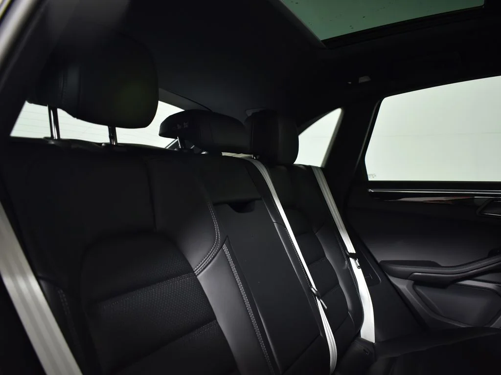 2026 Porsche Macan - Photo 42