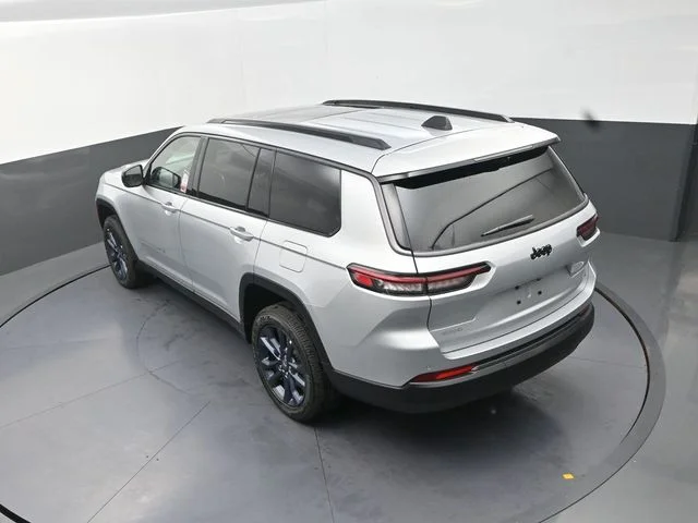 New 2026 Silver Zynith Exterior Paint Jeep  image 15