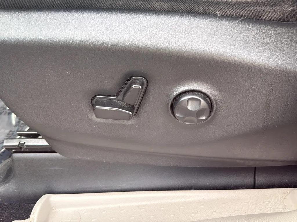 Used 2023 Black Chrysler Touring L image 18