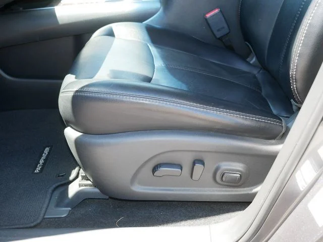 Used 2015 Gray Nissan SL image 15