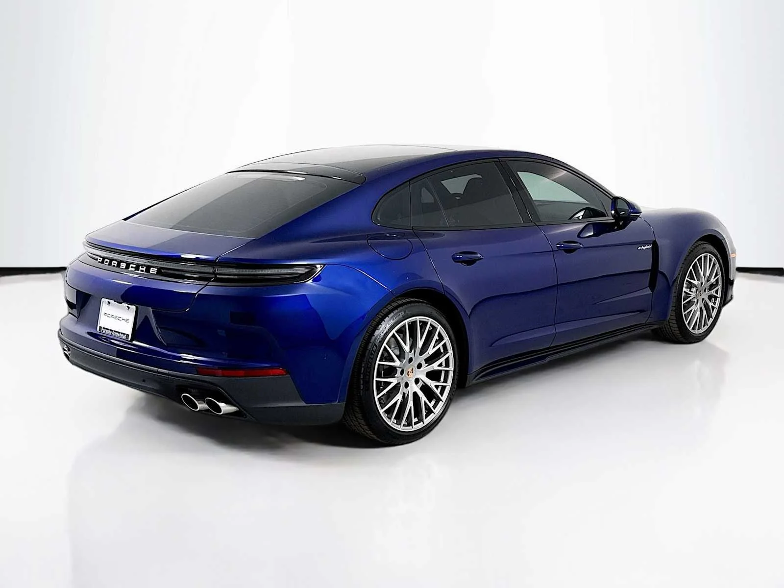 2026 Porsche Panamera 4 E-Hybrid - Photo 9