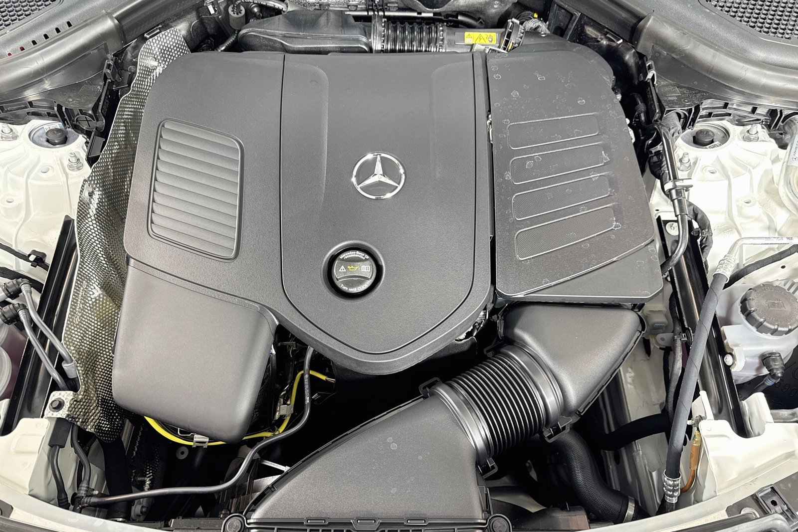New 2026 Polar White Mercedes-Benz GLC 300 image 28