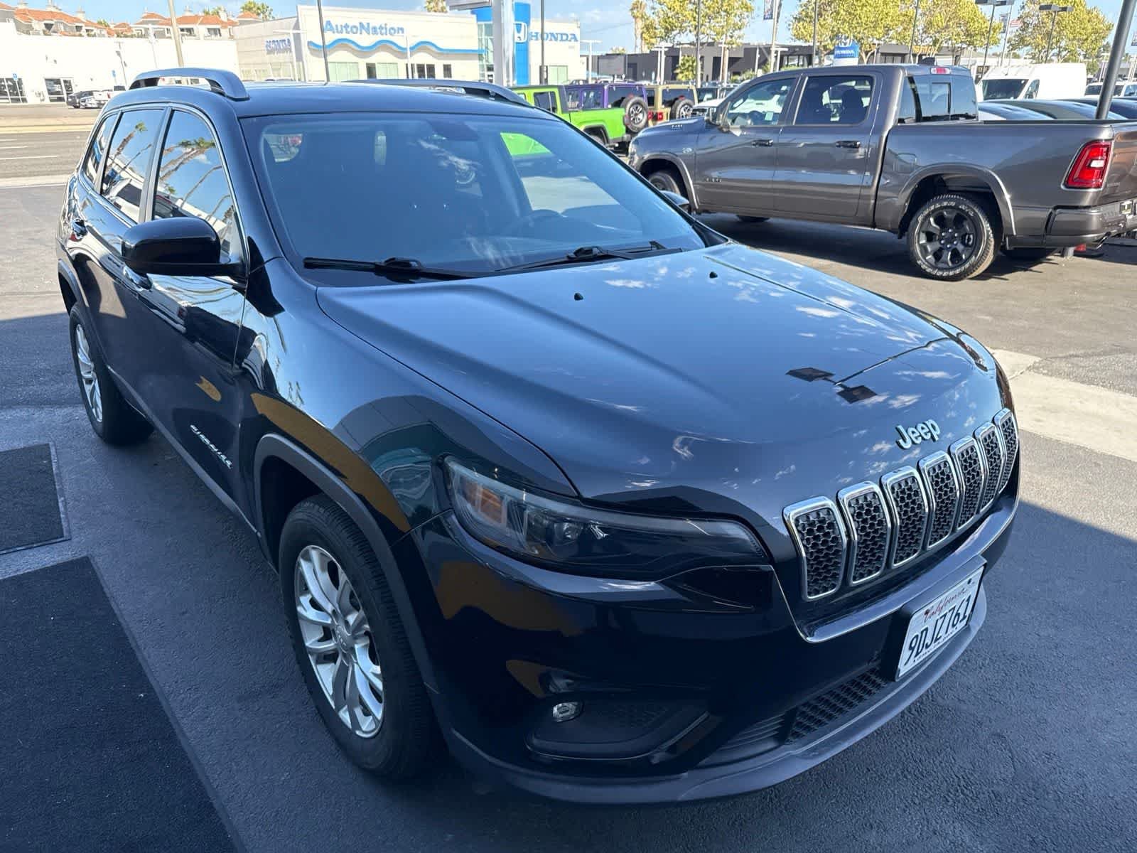Used 2019 Diamond Black Crystal Pearlcoat Jeep Latitude image 7