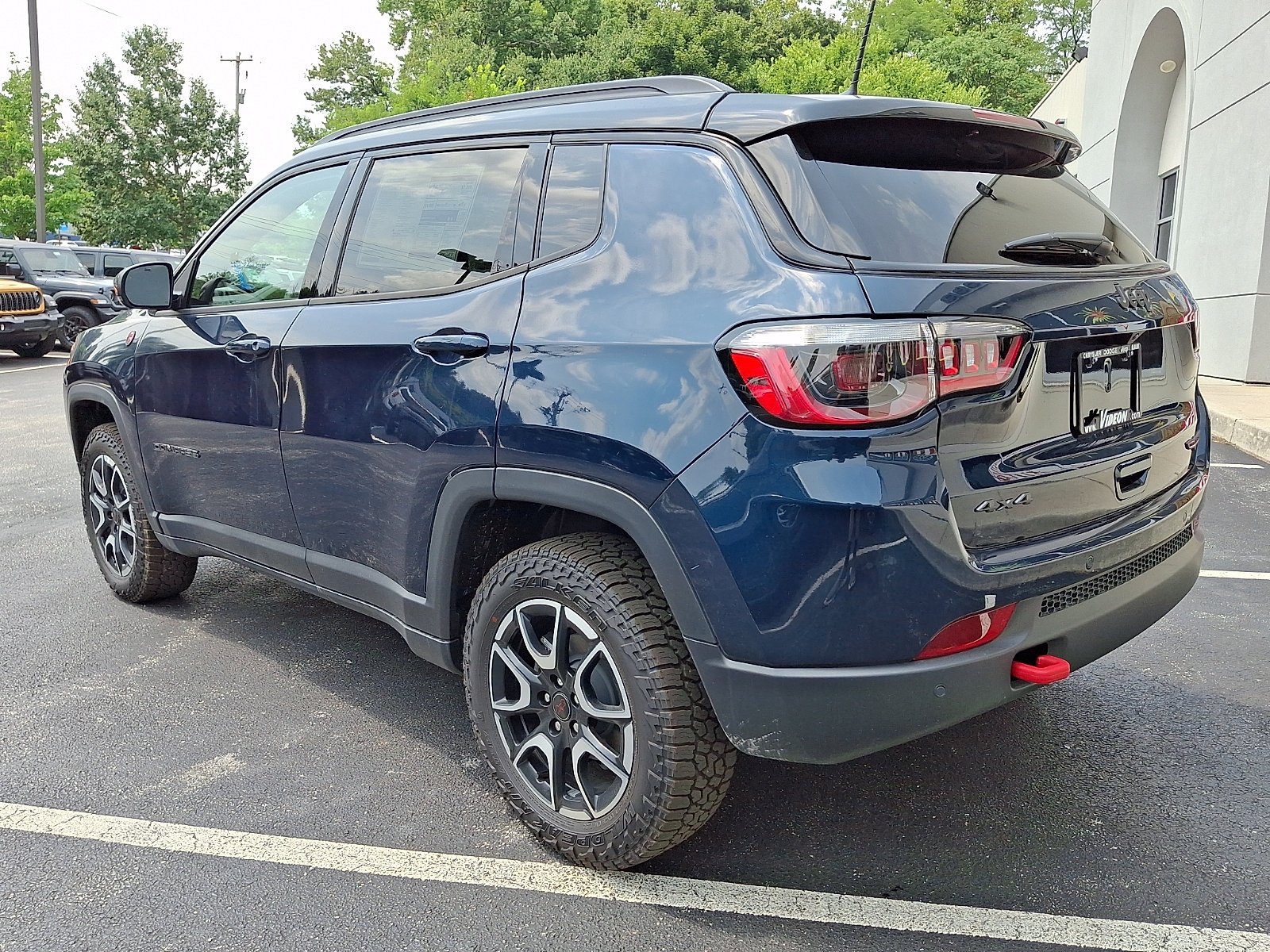 New 2026 Fathom Blue Pearl-Coat Exterior Paint Jeep Trailhawk image 4