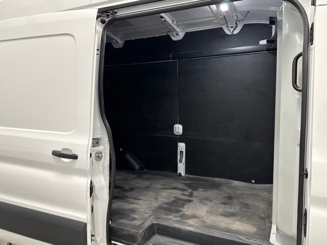 Used 2025 Oxford White Ford Base image 25
