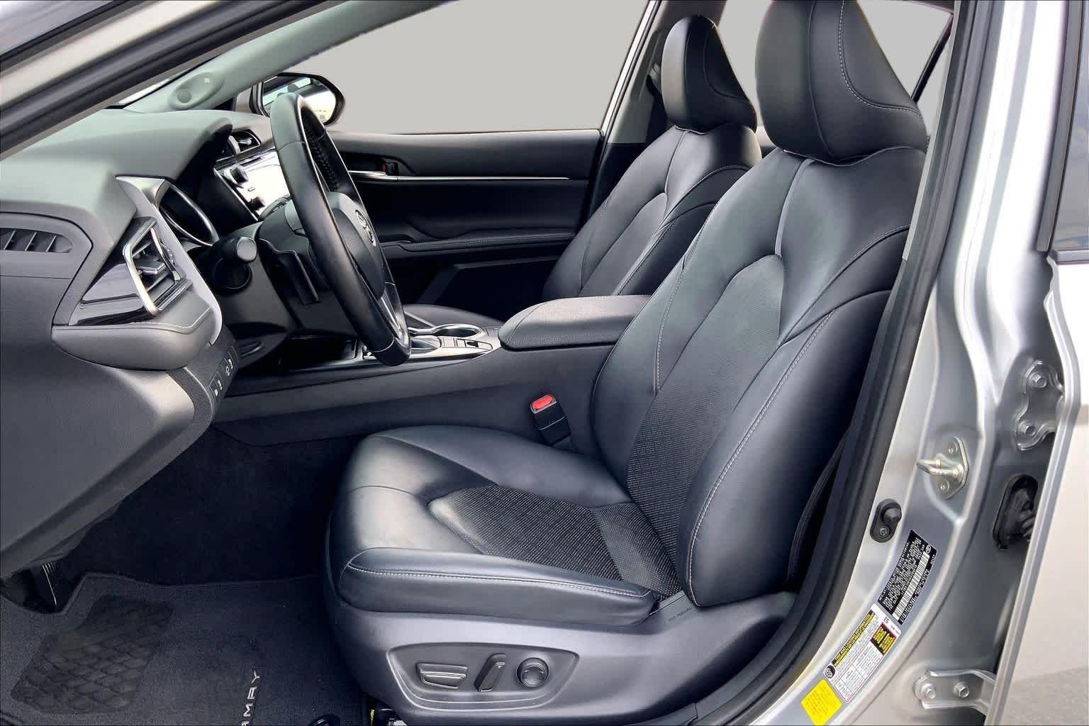 Used 2019 Celestial Silver/Midnight Black Metallic Toyota XSE image 8