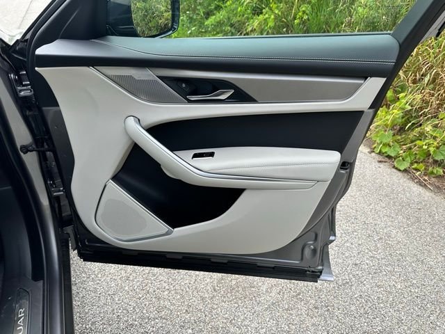 2026 Jaguar F-Pace R-Dynamic S - Photo 17