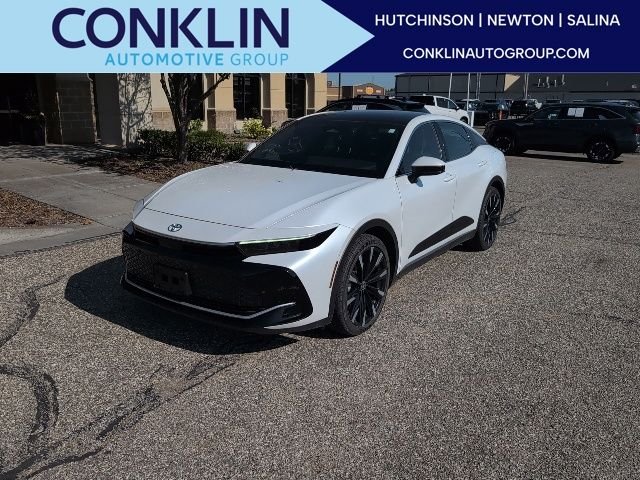Used 2024 White Toyota Platinum image 1
