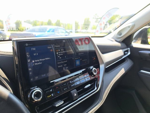 Used 2020 Gray Toyota Platinum image 16