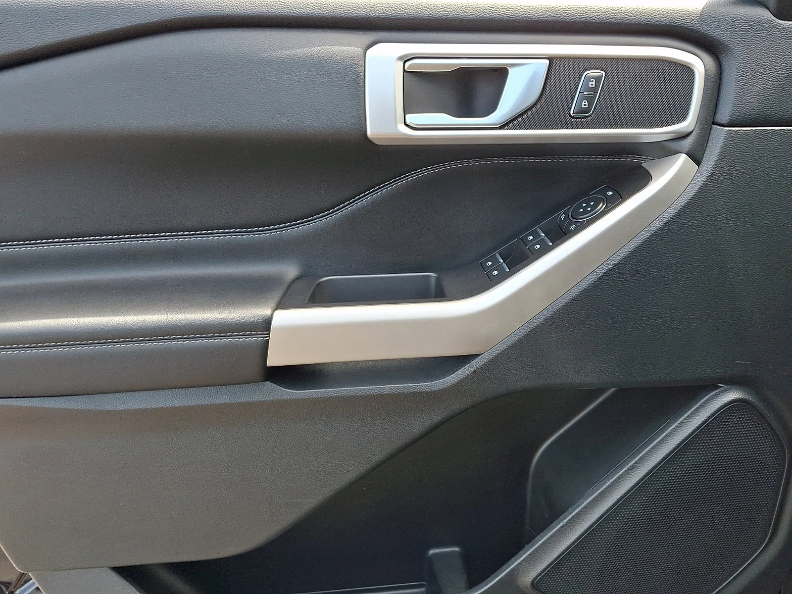 Used 2023 Black Metallic Ford XLT image 12