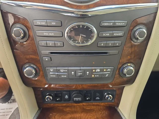 Used 2017 White INFINITI Base image 31