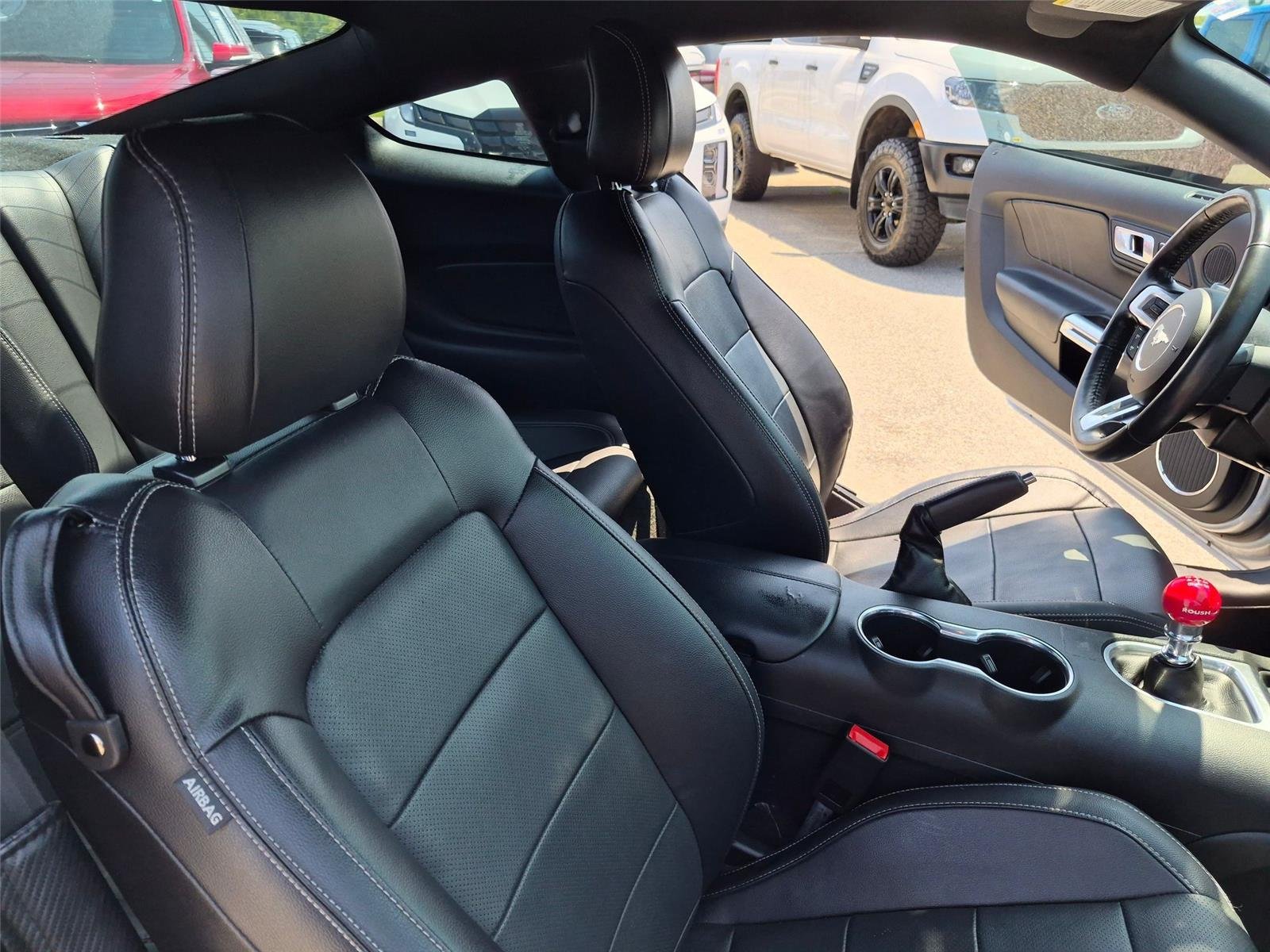 Used 2018  Ford GT Premium image 28