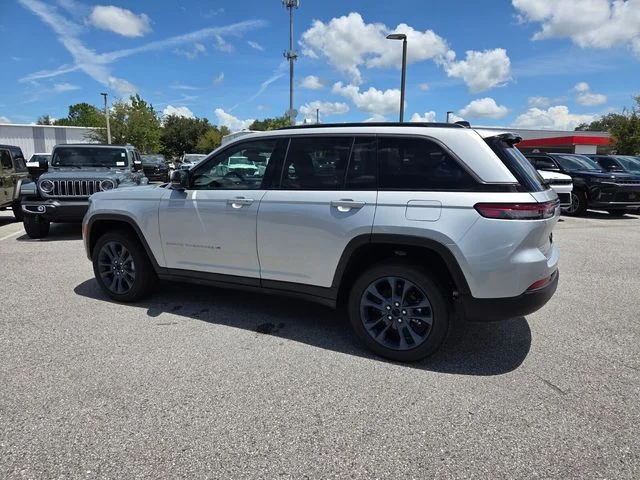 New 2026 Silver Zynith Exterior Paint Jeep 85th Anniversary Edition image 9
