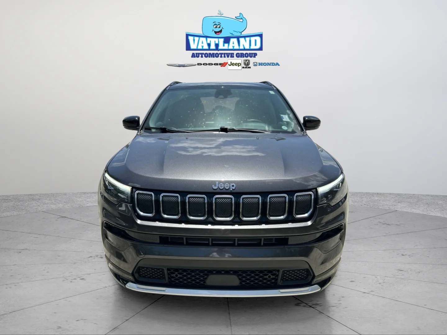Used 2022 Crystal Metallic Jeep Limited image 8