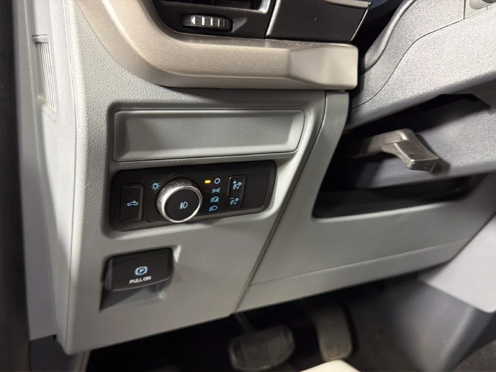 Used 2021  Ford XL image 21