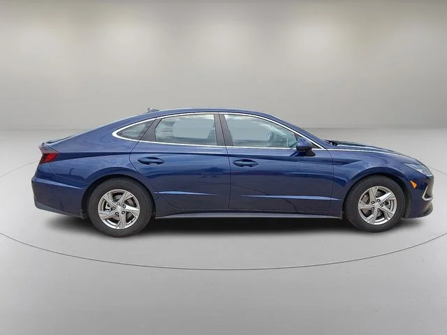 Used 2020 Blue Hyundai SE image 12