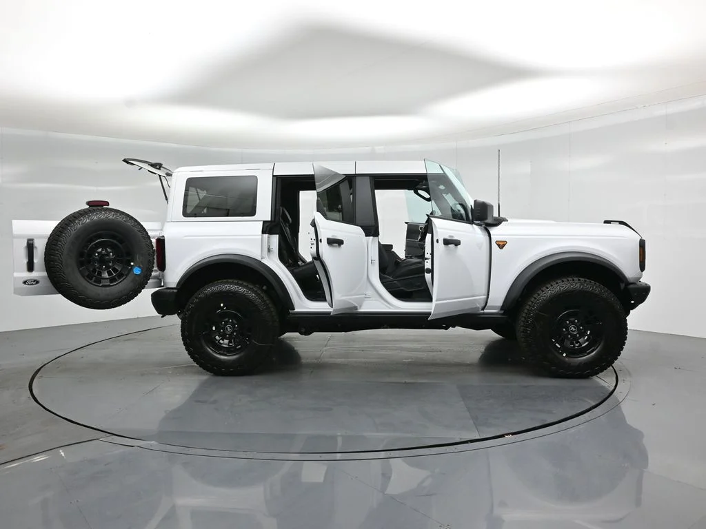New 2026 Oxford White Ford Badlands image 4