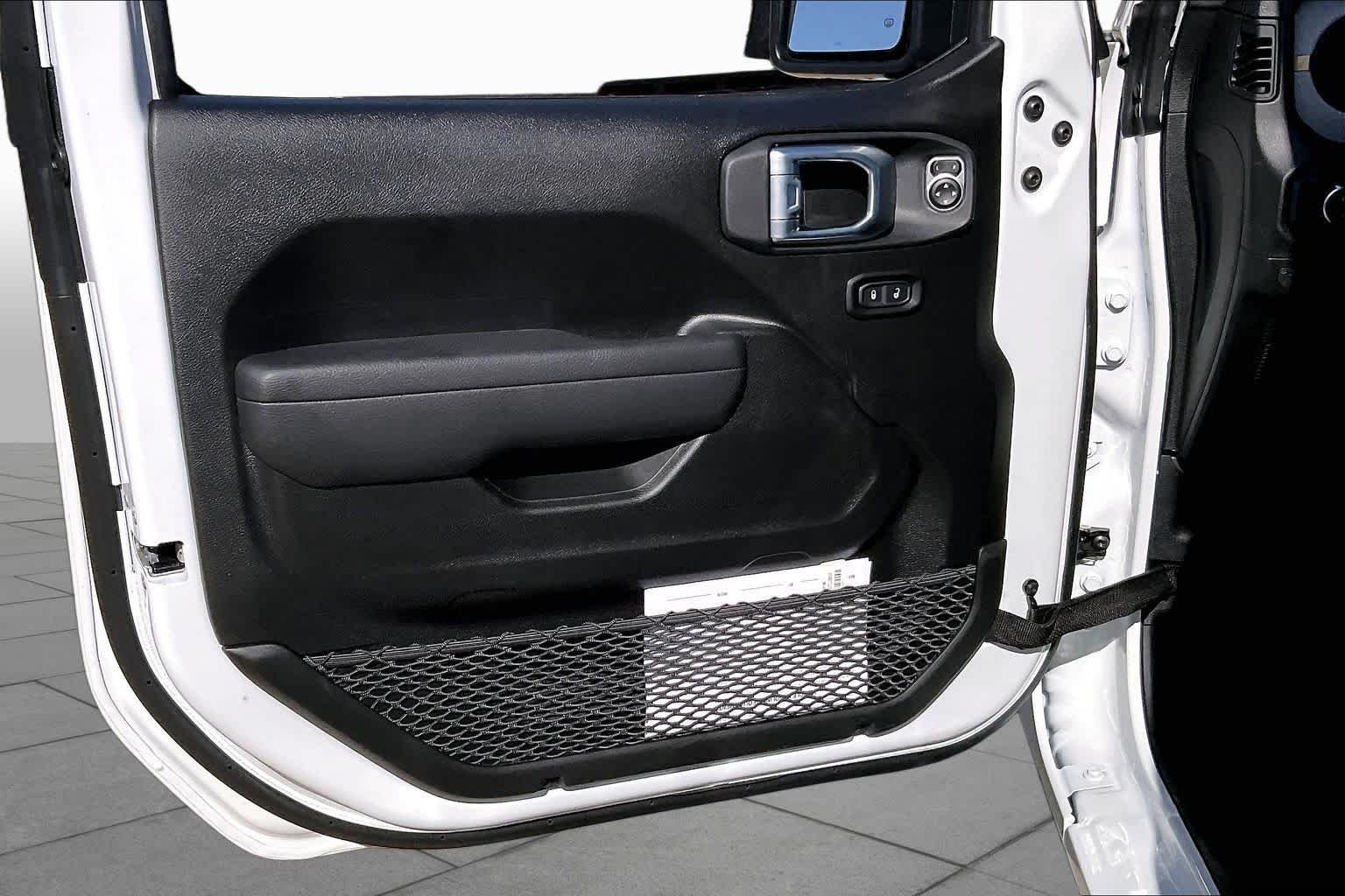 New 2026 Bright White Clear-Coat Exterior Paint Jeep Sport S image 10