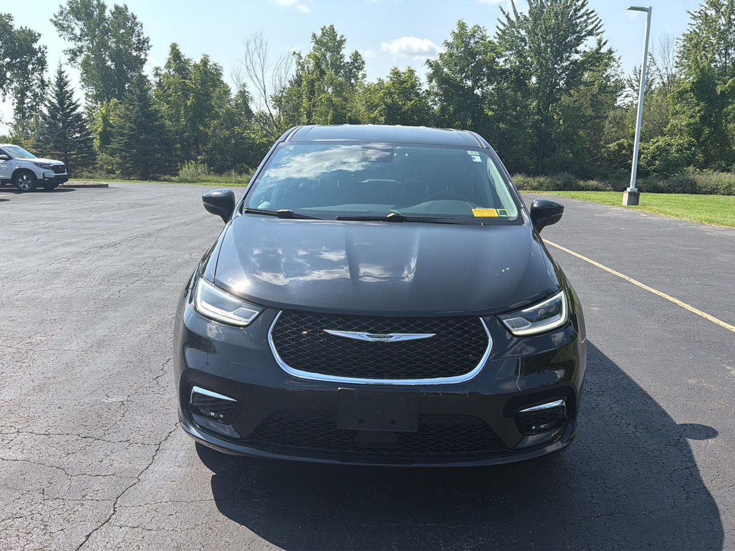 Used 2023 Brilliant Black Crystal Pearlcoat Chrysler Touring L image 2