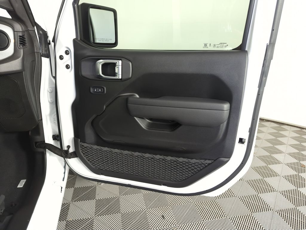 New 2026 Bright White Clear-Coat Exterior Paint Jeep Sport S image 29
