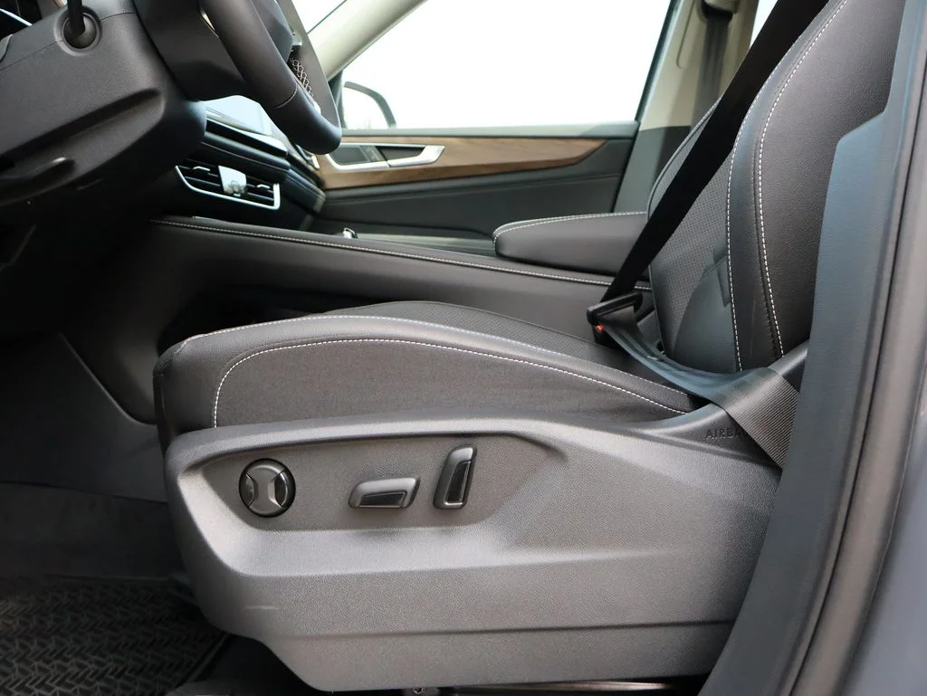 New 2026 Gray Volkswagen 2.0T SE w/Technology image 11