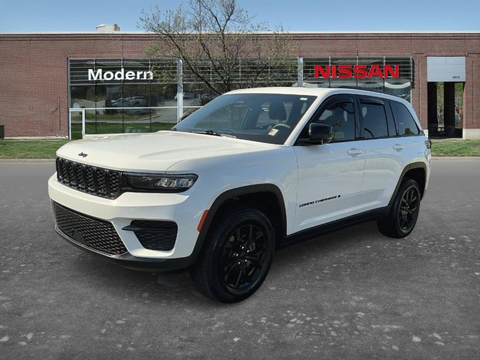 Used 2025 Bright White Clearcoat Jeep Altitude X image 1