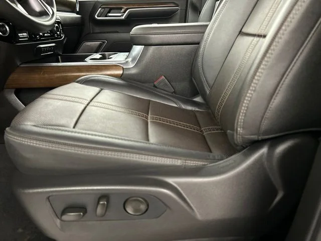 Used 2026  Chevrolet High Country image 6