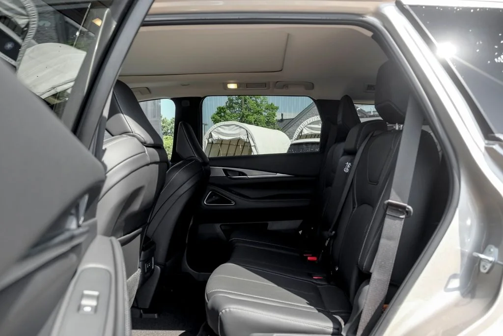 New 2027 WARM TITANIUM INFINITI Luxe AWD image 17
