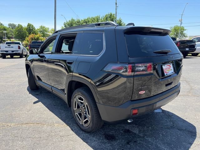 New 2026 Diamond Black Crystal Pearl-Coat Exterior Paint Jeep Laredo image 10
