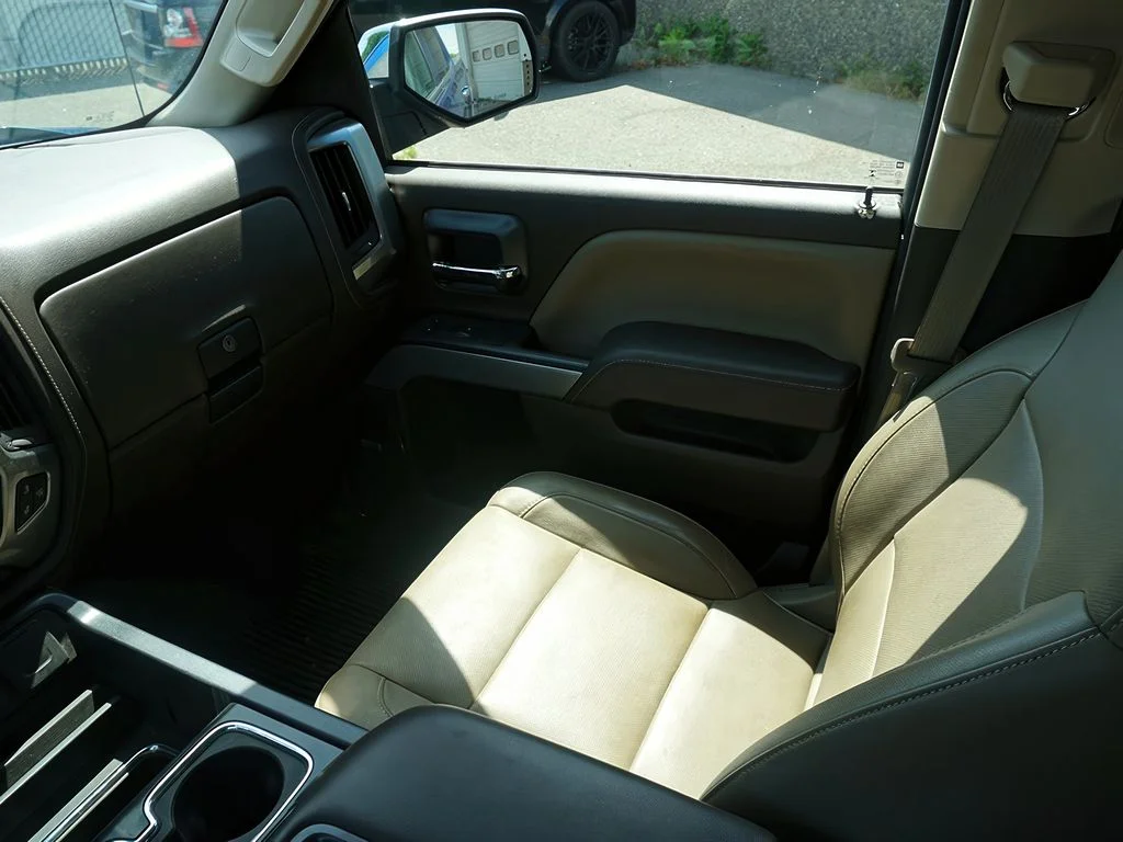 Used 2015 DEEP OCEAN BLUE METALLIC Chevrolet LTZ image 33