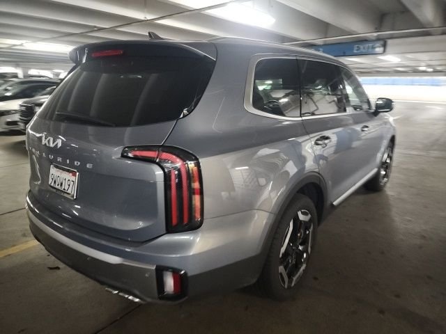 Used 2025 Silver Kia EX FWD image 3