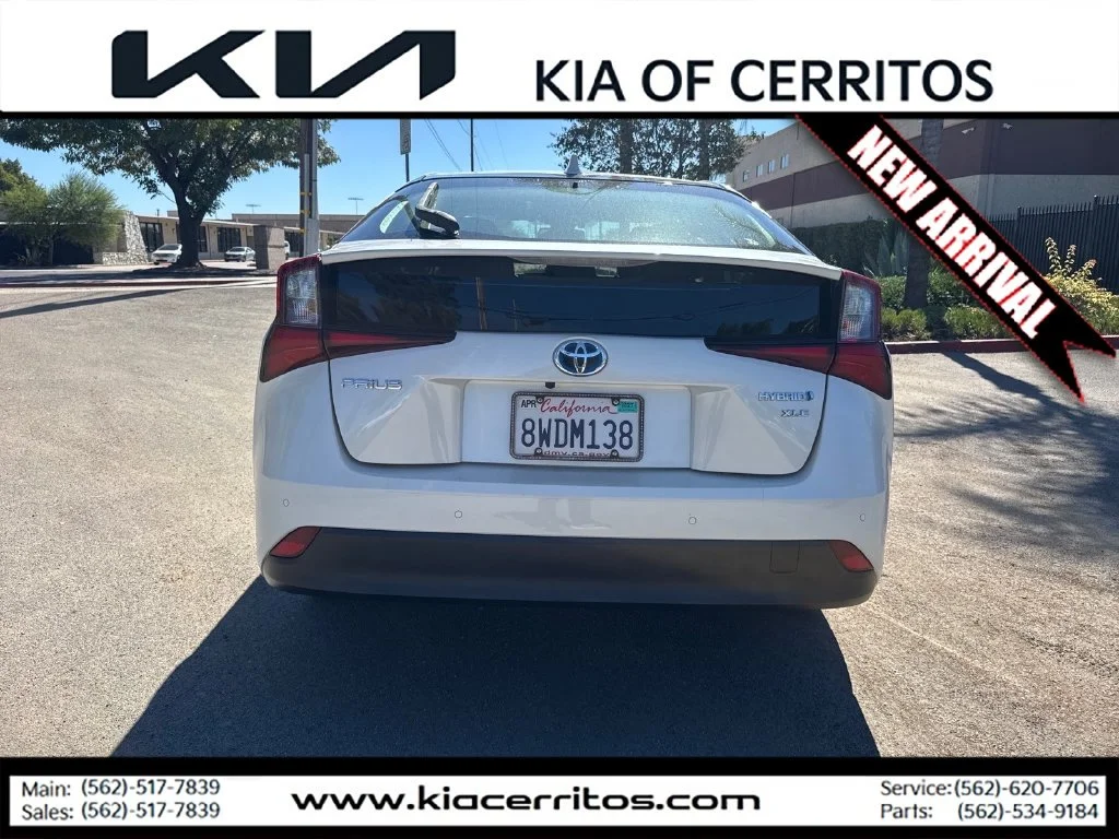 Used 2021 Beige Toyota XLE image 4