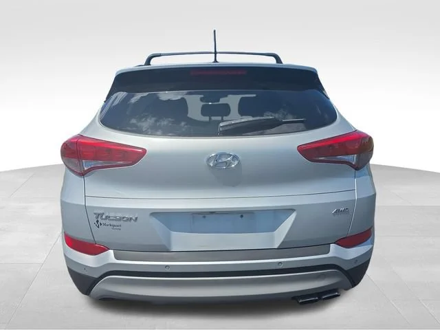 Used 2017 Silver Hyundai Value image 4