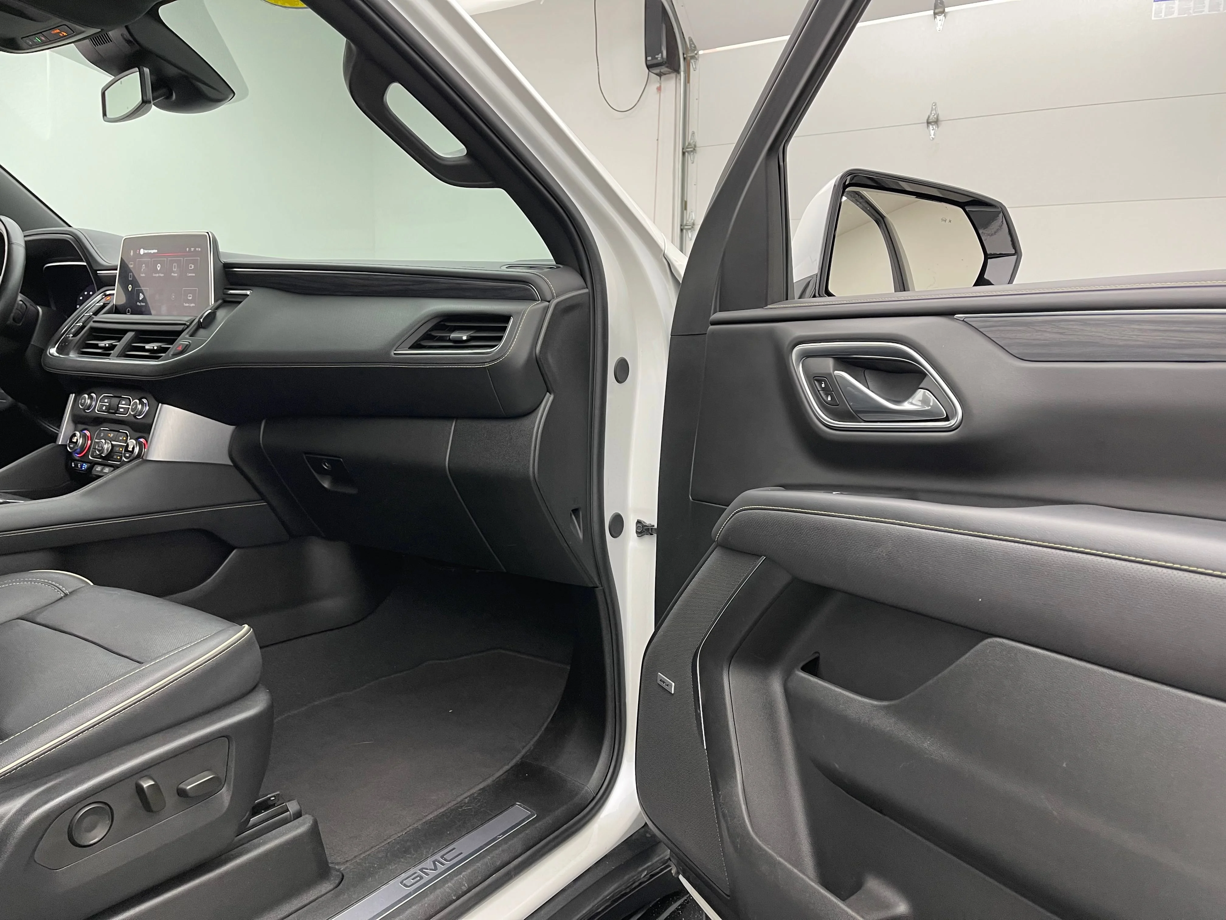 Used 2024 White Frost Tricoat GMC SLT image 34