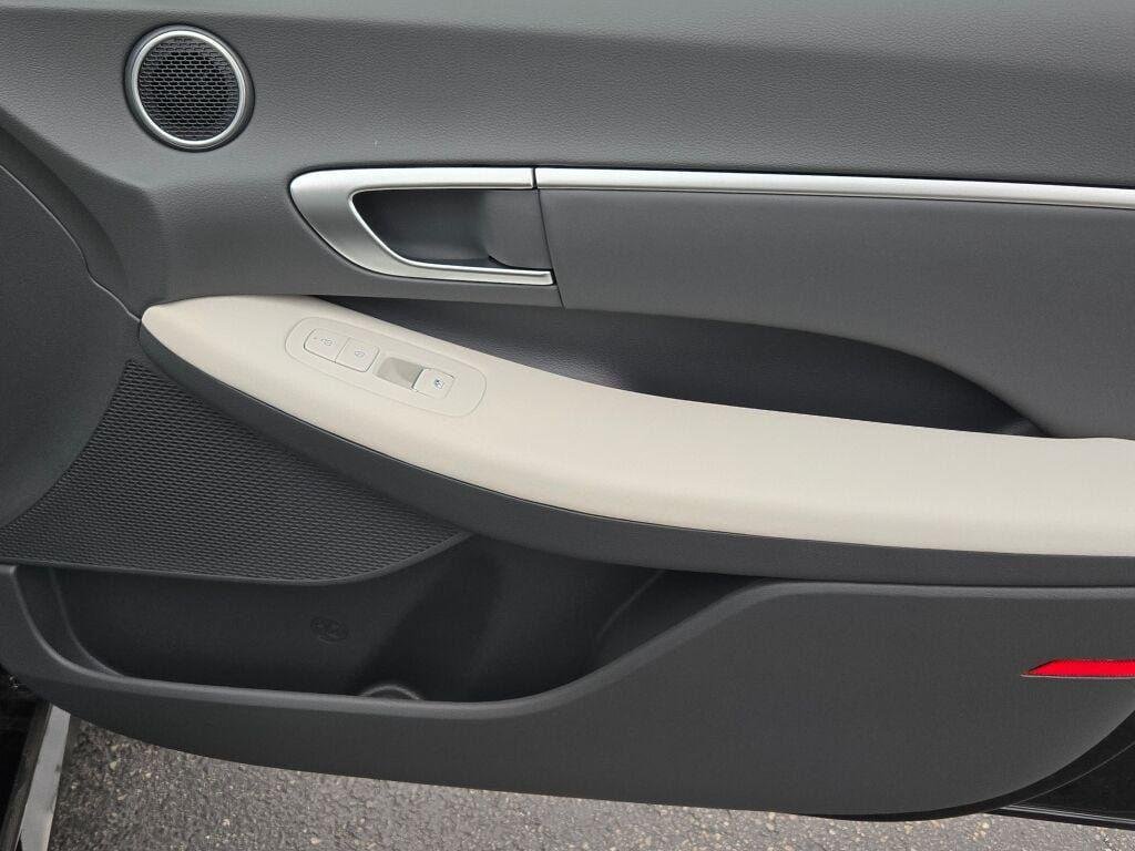 New 2026 Abyss Black Hyundai SEL Sport image 5
