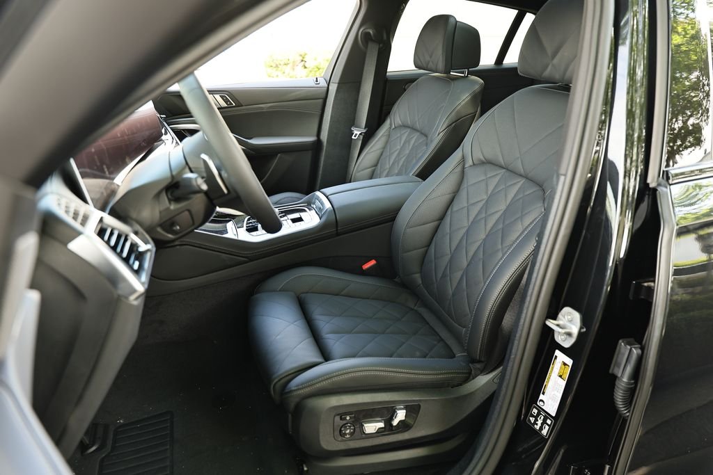 New 2027 Black Sapphire Metallic BMW xDrive40i image 20
