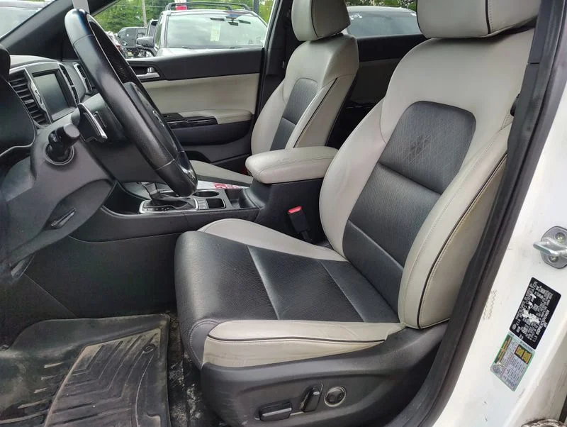 Used 2018 White Kia EX image 9