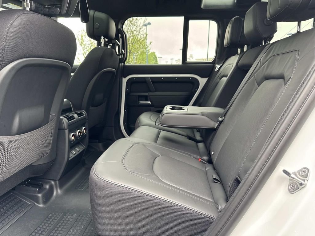 2026 Land Rover Defender V8 - Photo 12