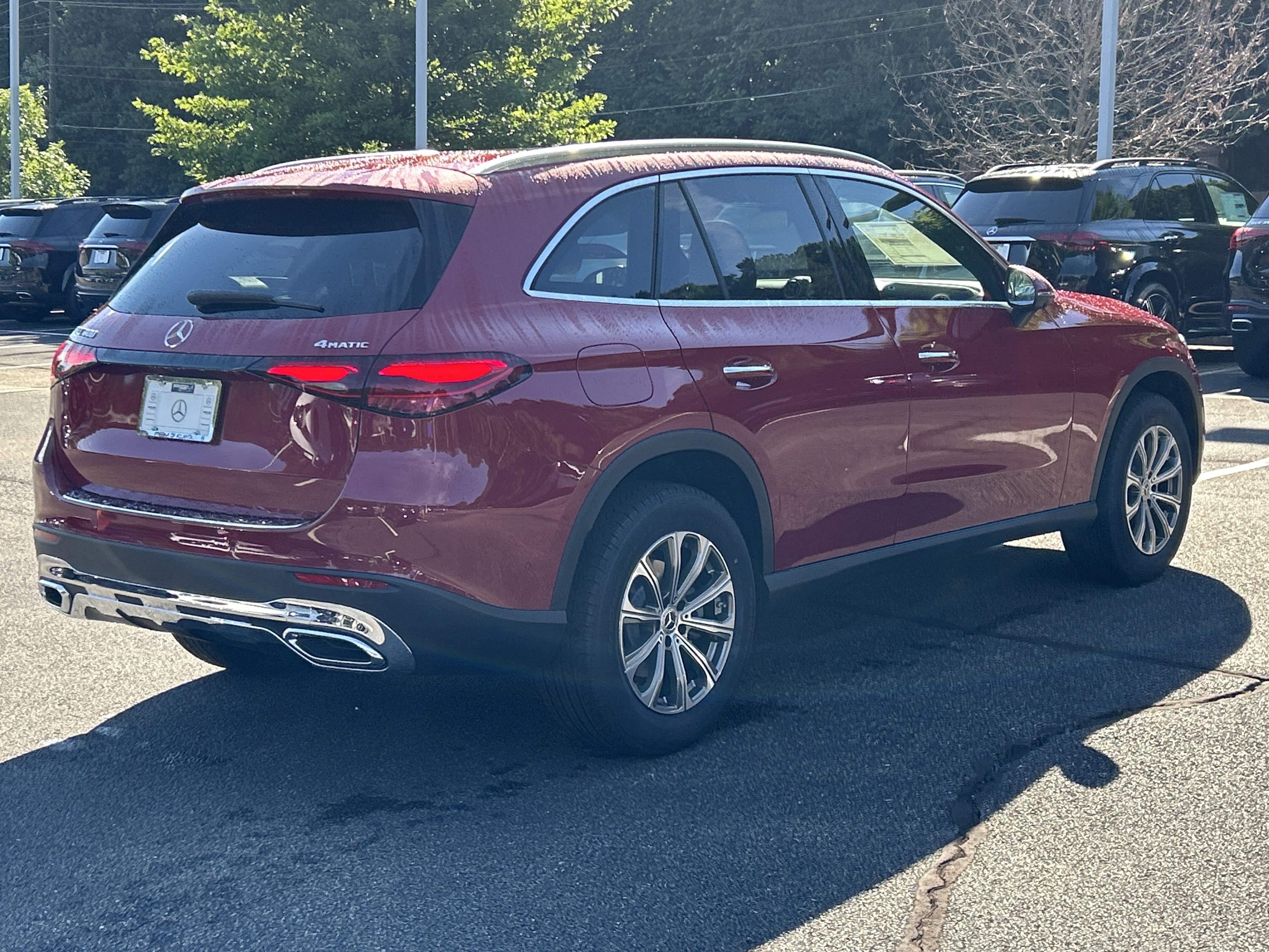 New 2026 MANUFAKTUR Patagonia Red Metallic Mercedes-Benz GLC 300 4MATIC® SUV image 6