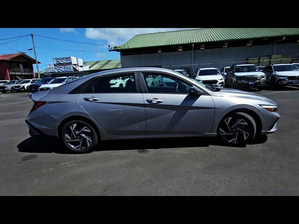 Used 2025 Fluid Metal Metallic Hyundai SEL Sport image 9