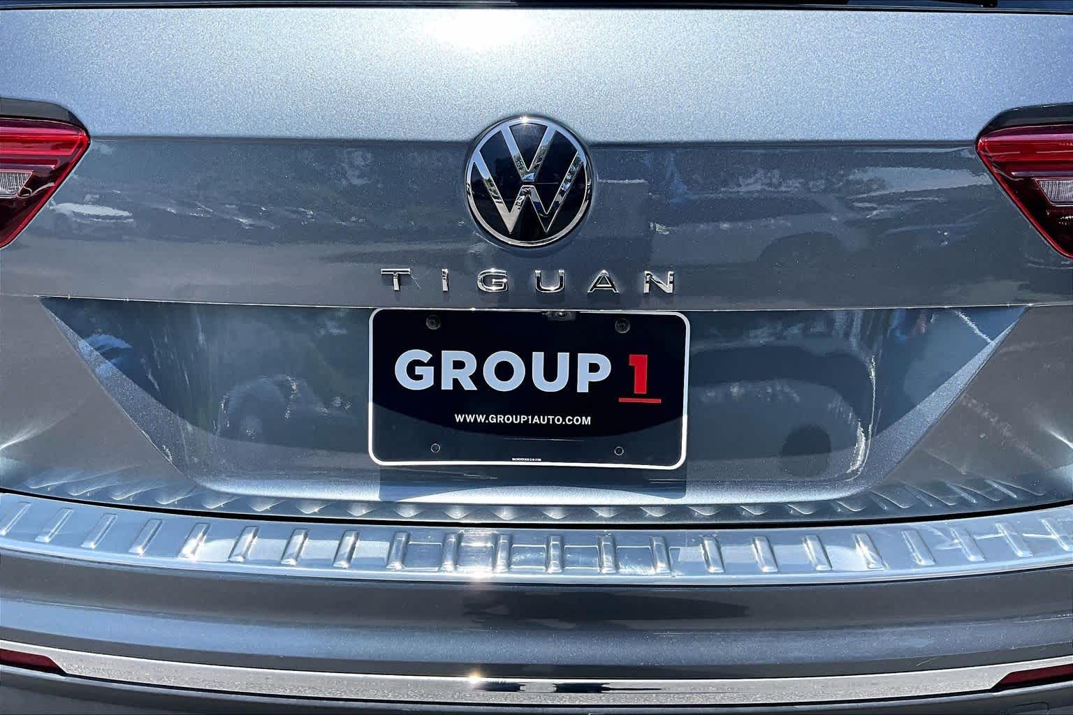 Used 2023 Platinum Gray Metallic Volkswagen SE image 33