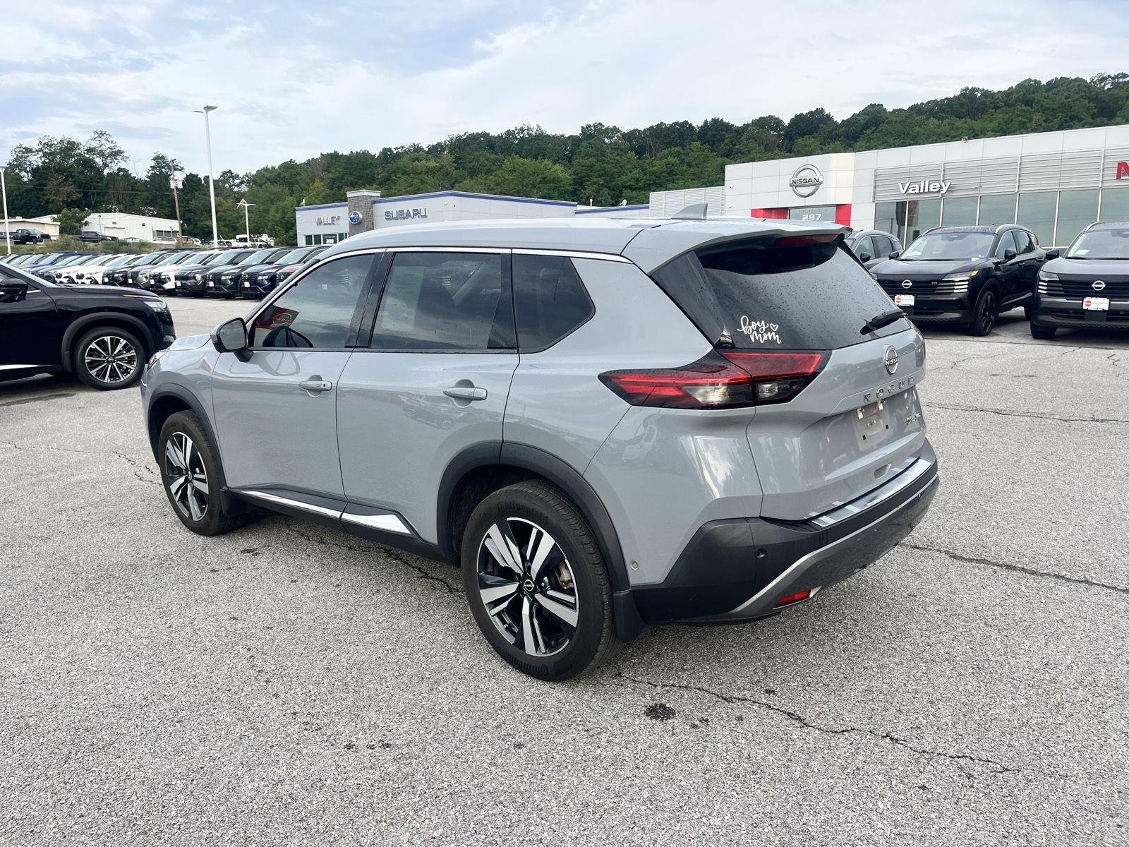 Used 2023 Boulder Gray Pearl Nissan SL image 5