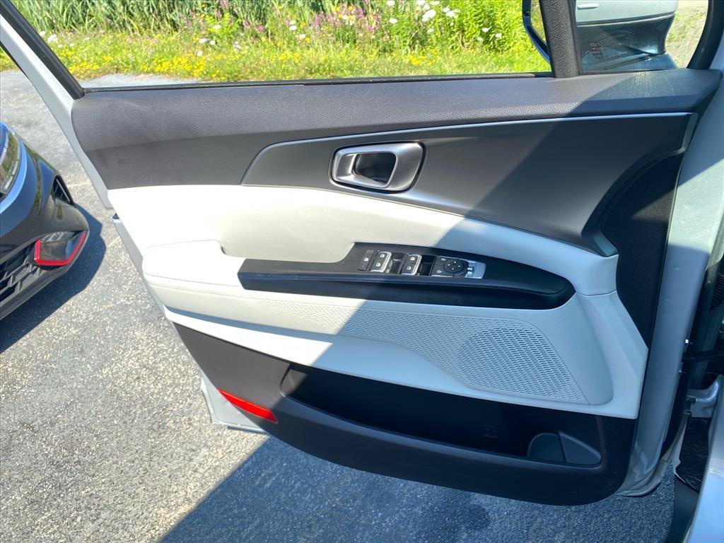 Used 2022 Silky Silver Kia LXS image 22