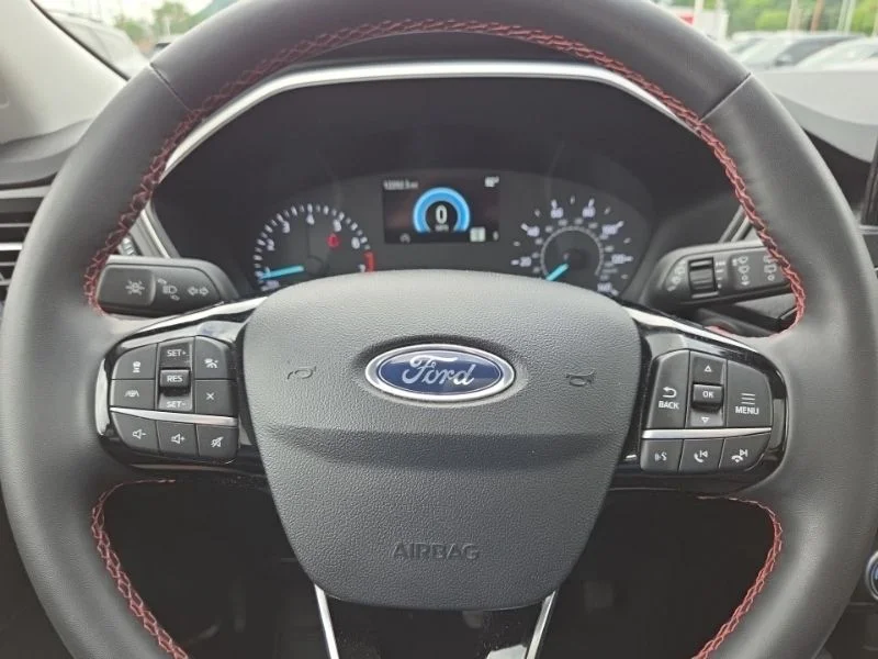 Used 2022 Blue Ford SEL image 11