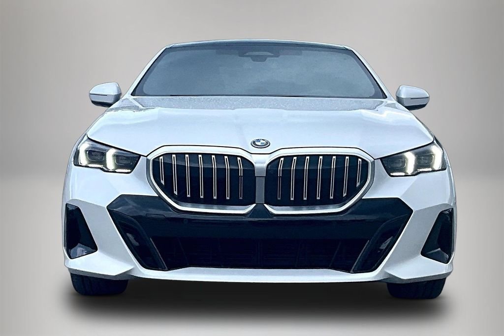 Used 2026 White BMW 550e xDrive image 3
