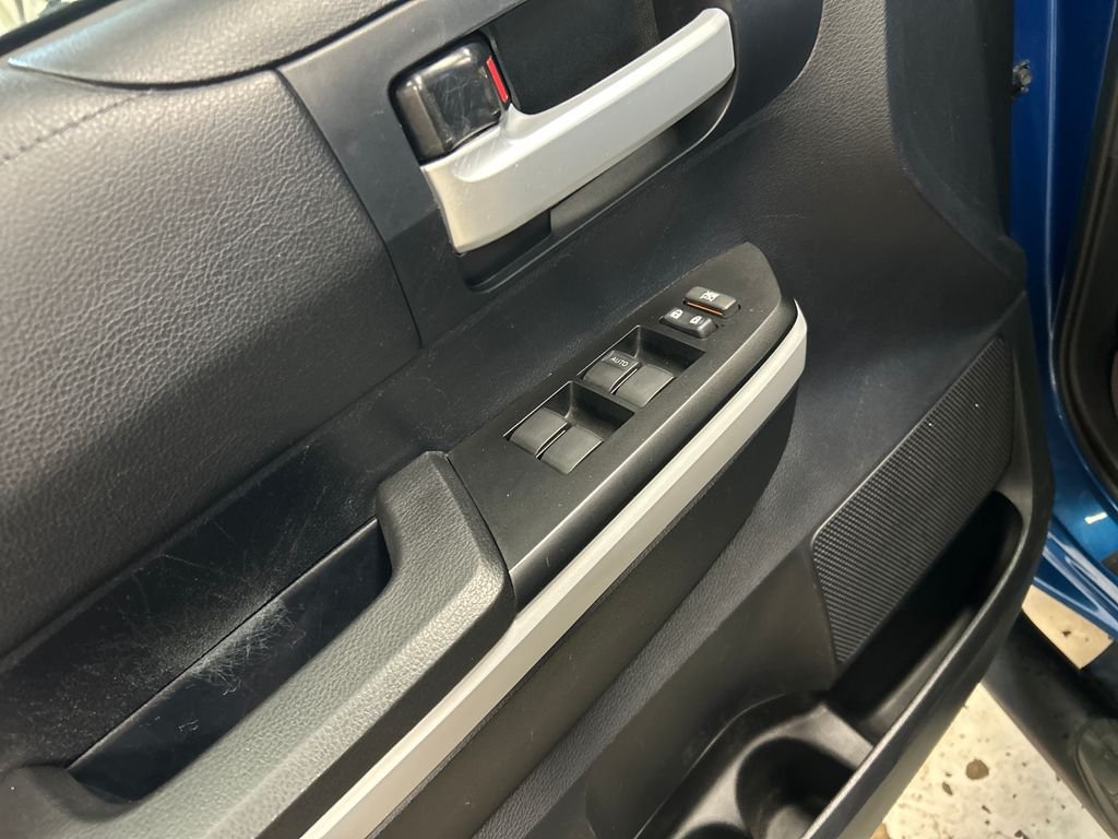 Used 2018 Blue Toyota SR5 image 15