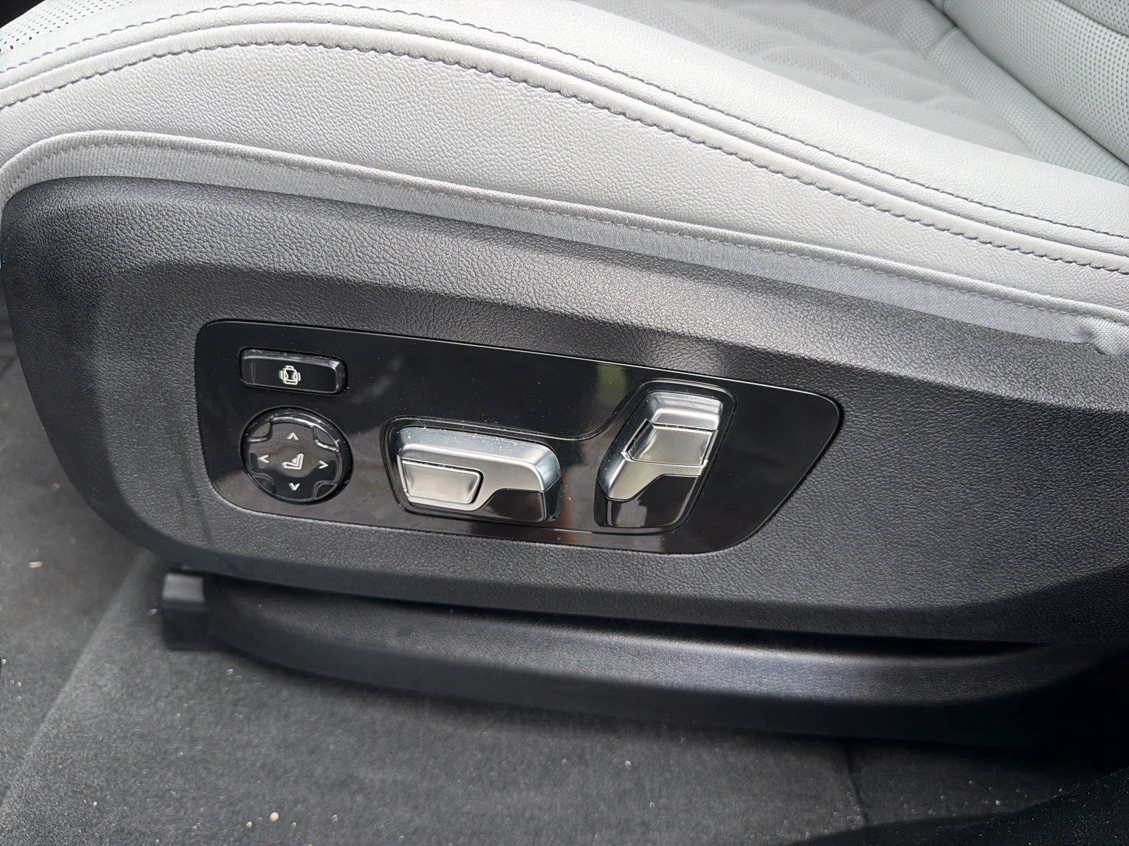 New 2026 Dravit Grey Metallic BMW sDrive40i image 26
