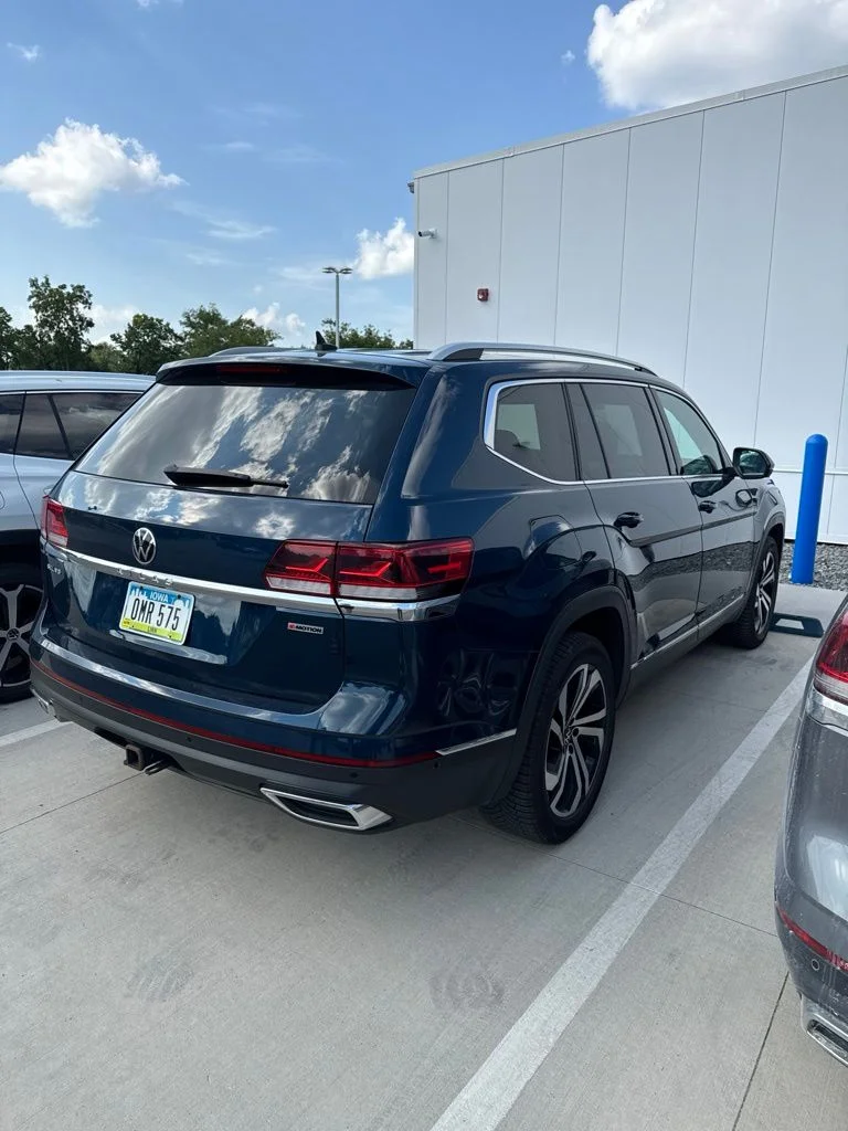 Used 2021 Blue Volkswagen SEL Premium image 7