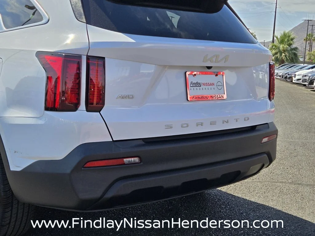 Used 2022 White Kia LX image 5