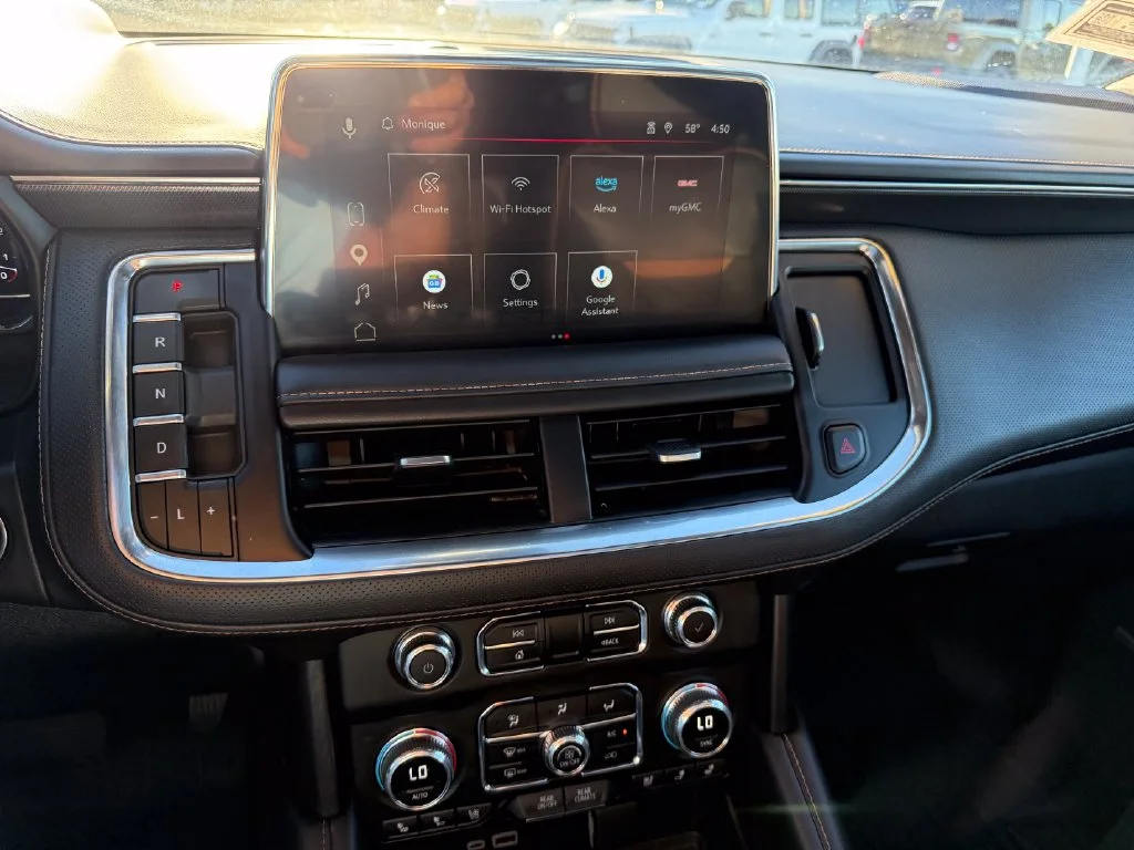 Used 2023 White GMC AT4 image 11